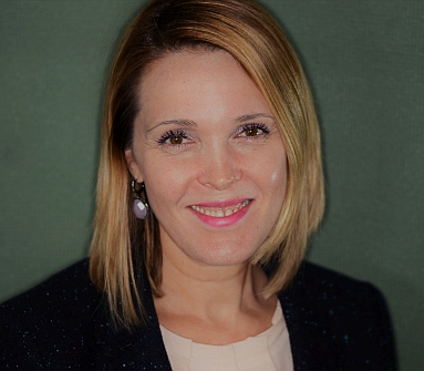 Photo of Dr. Elena Kan smiling.