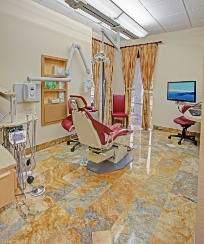 Photo of a treatment room at Park Family and Cosmetic Dentistry.